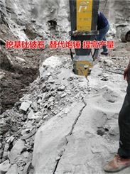 公路改建开采石头的机器
