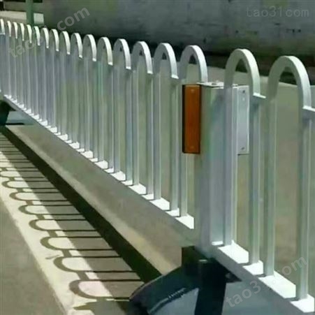 厂家生产 交通设施防护栏 京式公路隔离栏 绿化带施工防护栏 围栏护栏