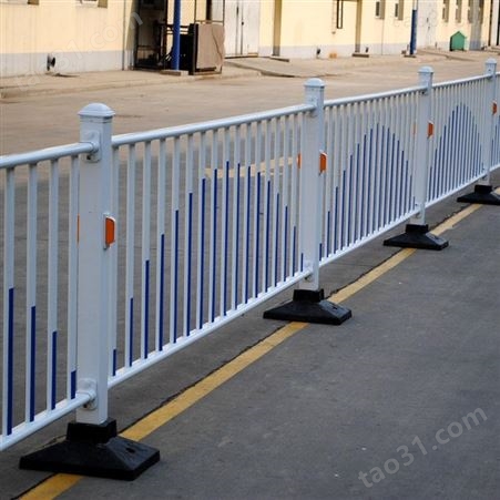 隔离护栏 道路护栏 锌钢市政护栏
