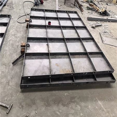 防撞墙模板 高速高铁防撞墙模板 两片式钢模板加工定制